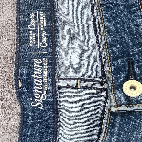 Levi capris - Picture 3 of 4